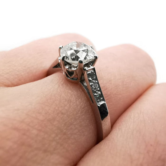 Round Brilliant Cut Diamond and Platinum Solitaire Ring 1.00 Carat L I1