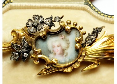 French Art Nouveau Diamond and Gold Portrait Brooch