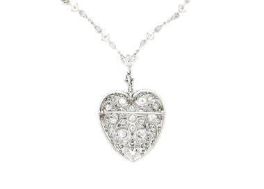 Belle Époque Diamond and Platinum Heart Pendant and Chain, Circa 1910