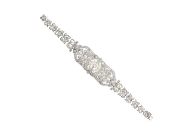 Early 20th Century Pearl Diamond and Platinum Bracelet, Circa 1920, 8.90 Carats
