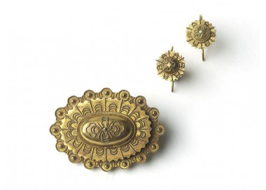 Victorian Etruscan Brooch and Earrings Gold Suite