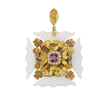 Georgian Chalcedony, Amethyst, Natural Pearl and Gold and Silver Gilt Cross Pattée Pendant, 1790 to 1820