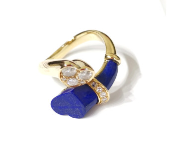 French Lapis Lazuli Diamond and Gold Entwined Heart Crossover Ring, Circa 1990
