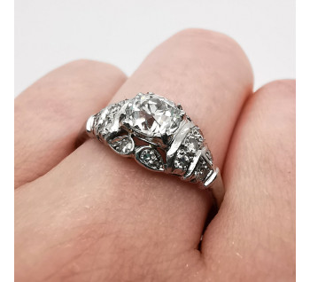 Late Art Deco Diamond and Platinum Ring, 0.85 Carats H SI1, Circa 1940