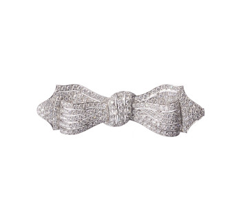 Diamond and White Gold Bow Brooch, Circa 1990, 5.00ct
