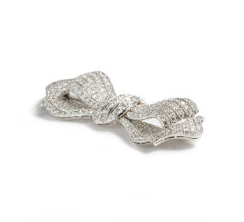 Diamond and White Gold Bow Brooch, Circa 1990, 5.00ct