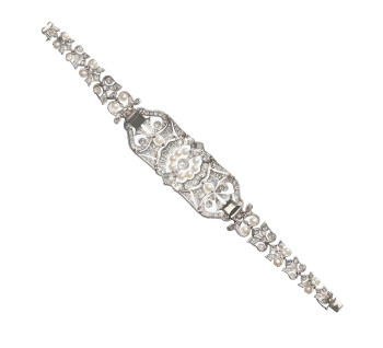 Early 20th Century Pearl Diamond and Platinum Bracelet, Circa 1920, 8.90 Carats