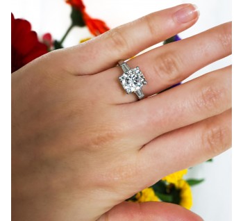 Modern Cushion Cut Diamond and Platinum Ring 3.01 Carats G VS1