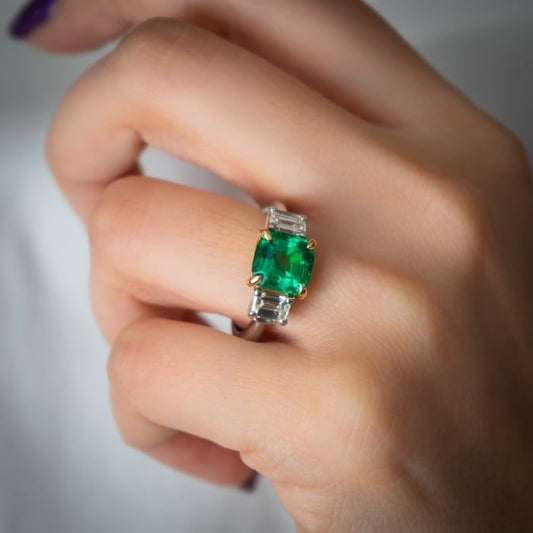 Aletto Brothers Colombian Emerald, Diamond, Platinum and Gold Ring, Circa 2000