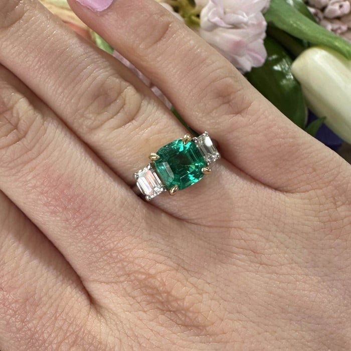 Aletto Brothers Colombian Emerald, Diamond, Platinum and Gold Ring, Circa 2000