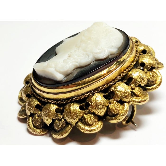 Antique Hardstone Sardonyx Cameo and Gold Brooch, Circa 1875