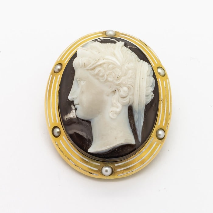 Antique Hera Cameo Brooch with Sardonyx Natural Pearl and Gold, Circa 1890
