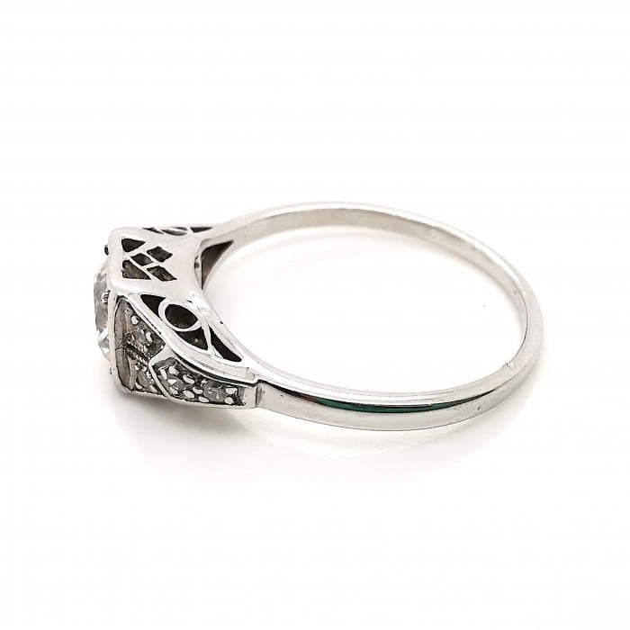 Art Deco Round Brilliant-Cut 0.80 Carat Diamond Platinum Ring, Circa 1935