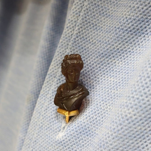 French Antique Apollo Belvedere Style Bust Stick Pin in Chalcedony and Gold, Circa 1880