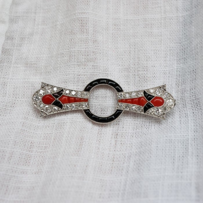 French Art Deco Diamond Coral Black Onyx and Platinum Brooch, Circa 1935, 1.02 Carats