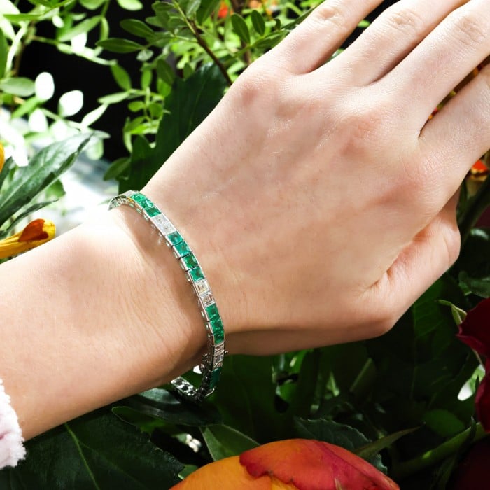 Modern Emerald 6.37 Carats Diamond 5.05 Carats and Platinum Line Bracelet