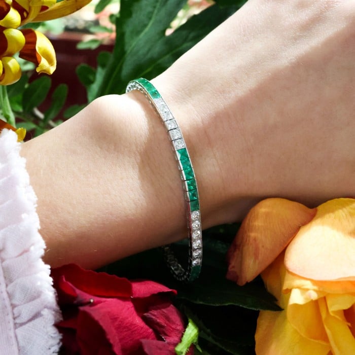 Modern Emerald 6.37 Carats Diamond 5.05 Carats and Platinum Line Bracelet