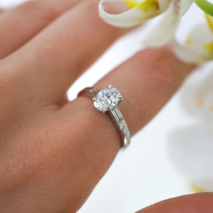 Modern Oval Diamond and Platinum Solitaire Ring 0.91 Carats