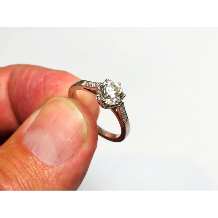 Round Brilliant Cut Diamond and Platinum Solitaire Ring 1.00 Carat L I1